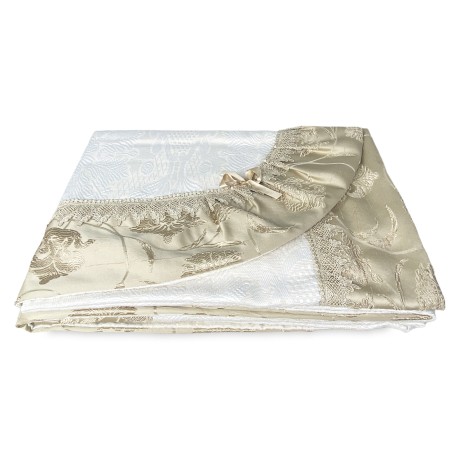 TAGESDECKE MIT GOLDENEM SATIN Doppelbett IDEE HOCHZEIT