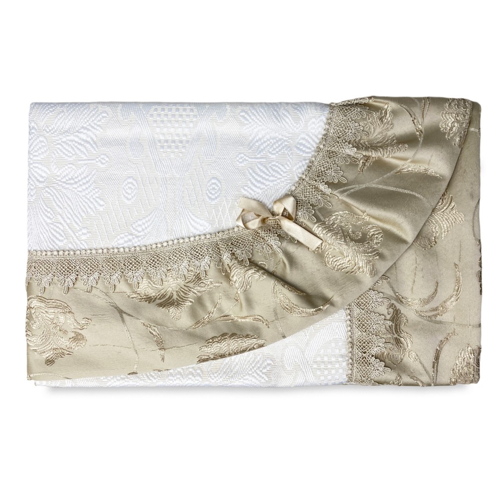 TAGESDECKE MIT GOLDENEM SATIN Doppelbett IDEE HOCHZEIT