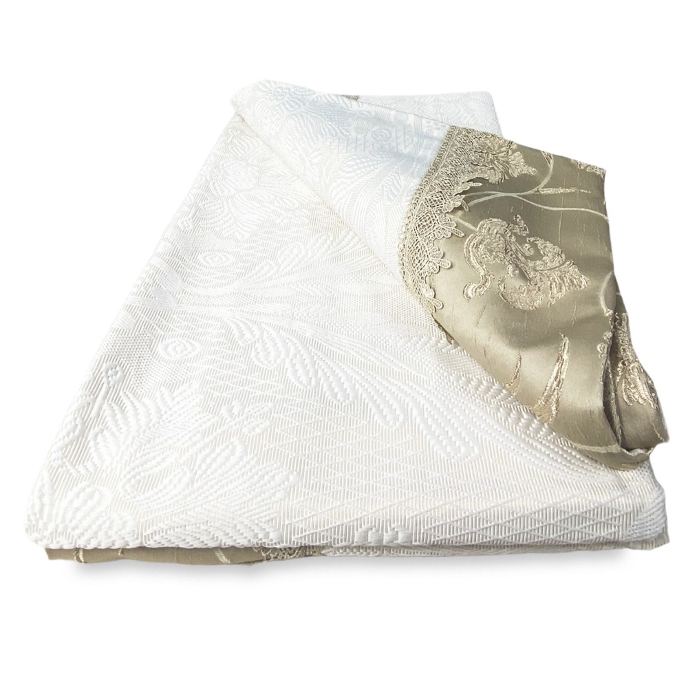 TAGESDECKE MIT GOLDENEM SATIN Doppelbett IDEE HOCHZEIT