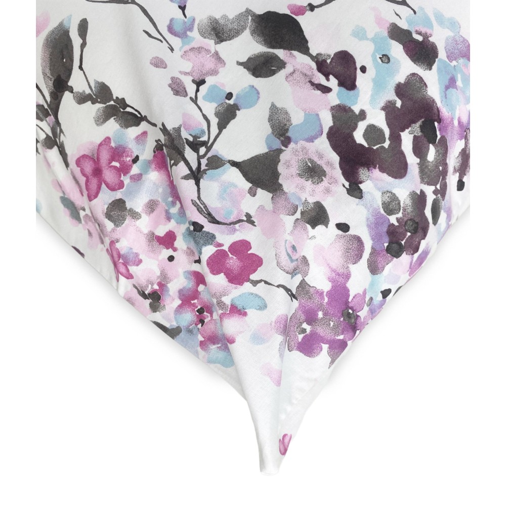 Completo lenzuola invernali Fiore Dipinto Rosa sul letto matrimoniale, elegante e raffinato