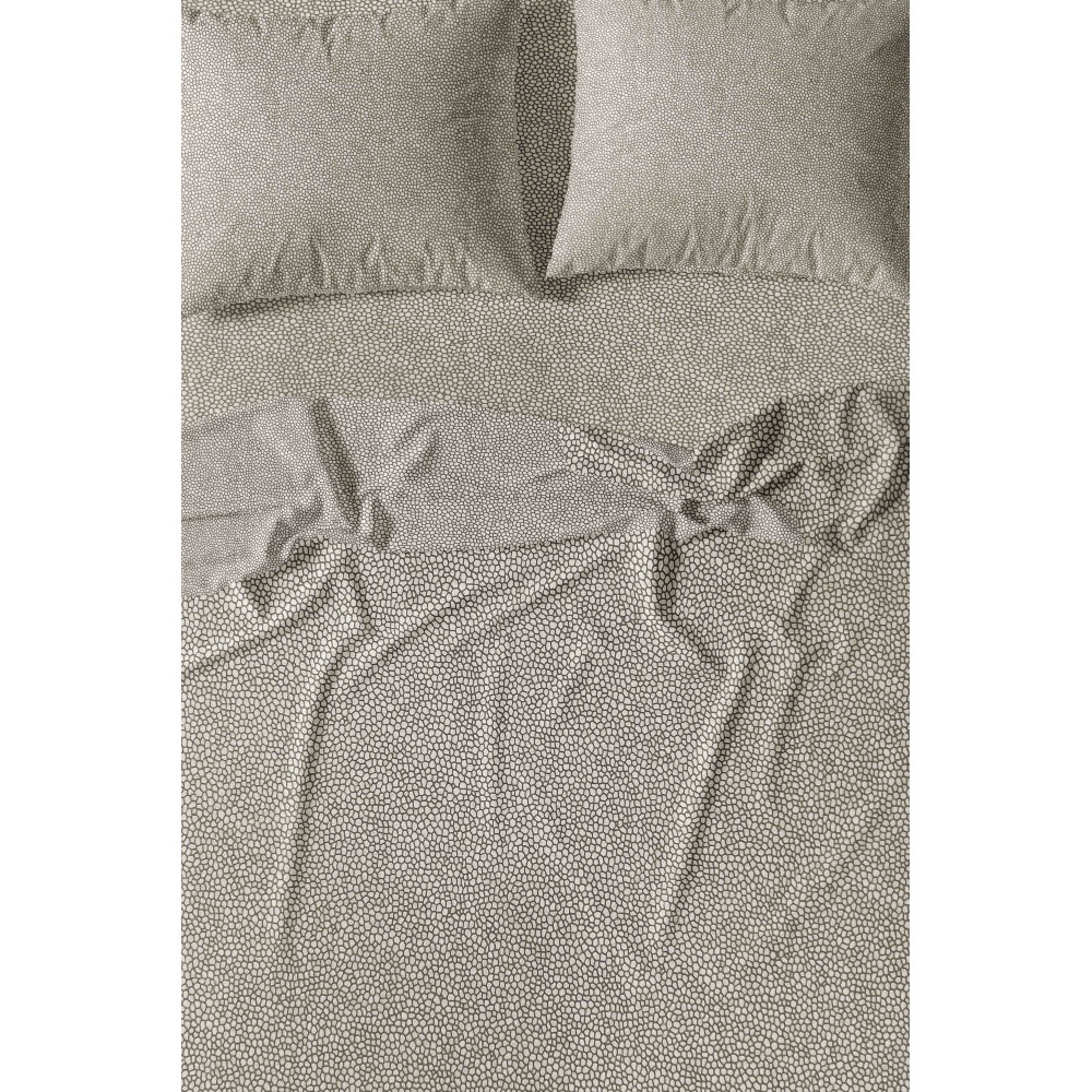 Détail en flanelle 100 % coton polaire avec un traitement anti-boulochement qui ne fait pas d’histoires