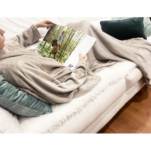 PLAID TV BLANKET aus weichem Fleece mit weichen und samtigen ÄRMELN