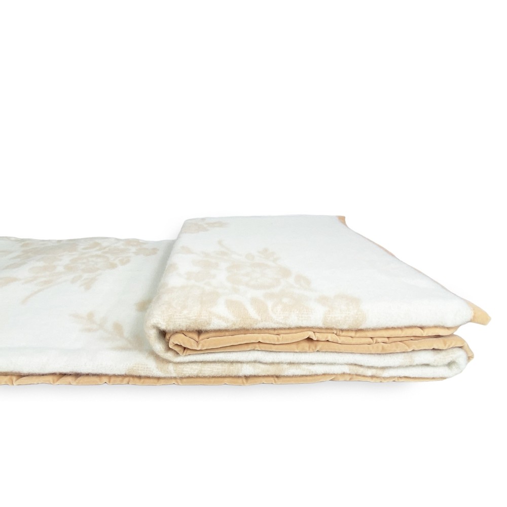 Couverture en Pure laine vierge dans un beau design classique sur fond beige