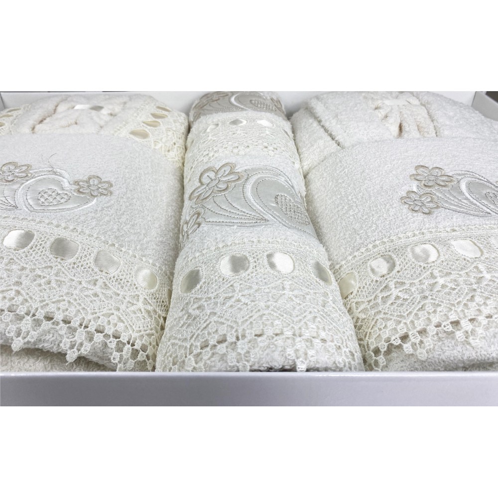 CONJUNTO DE BAÑO CAORI ALBORNOCES DE RIZO BORDADOS CON ENCAJE MACRAMÉ 8 Piezas IDEA SPOSA