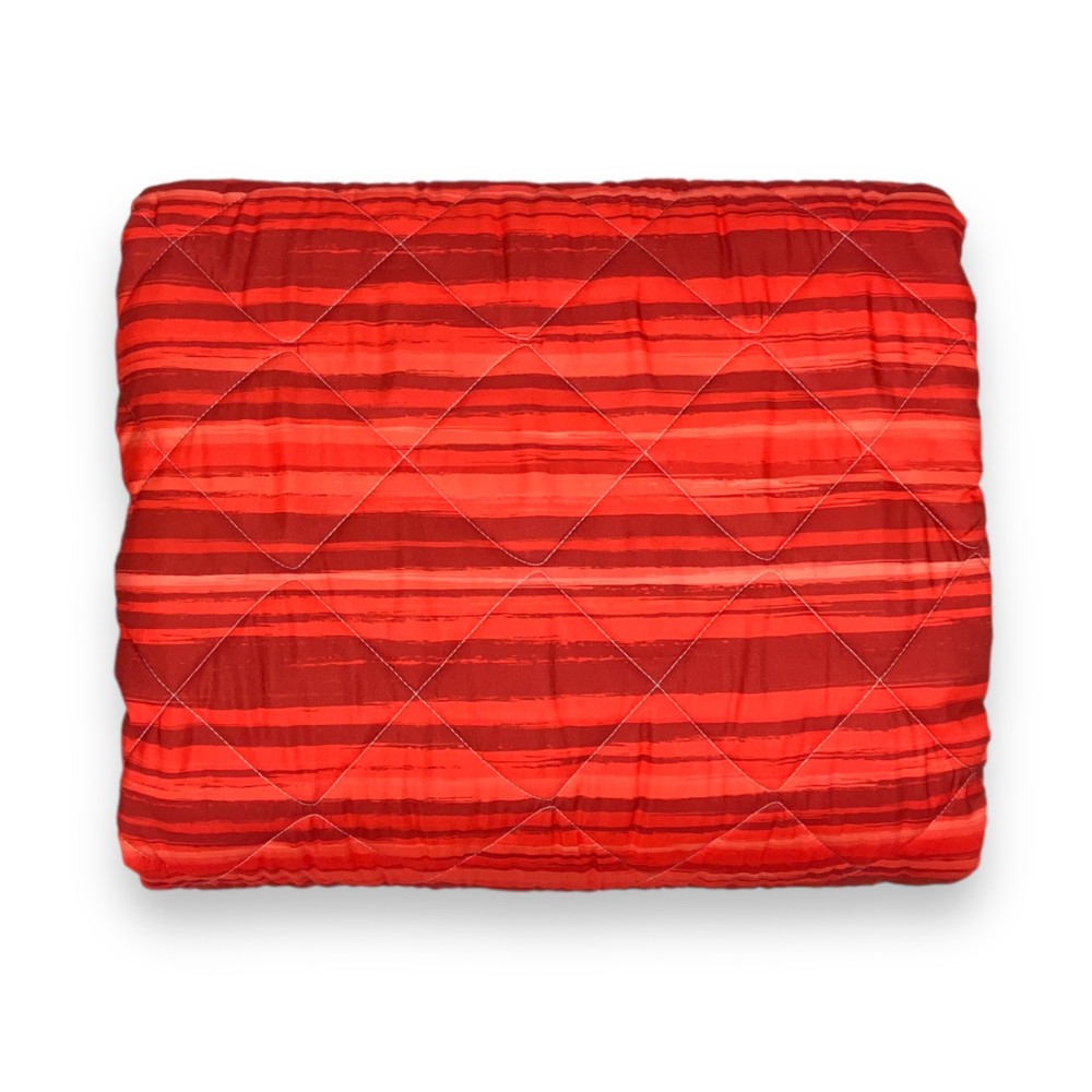 GESTEPPTE TAGESDECKE MIT STREIFEN SCHLEIFE © Bordeauxrot Made in Italy