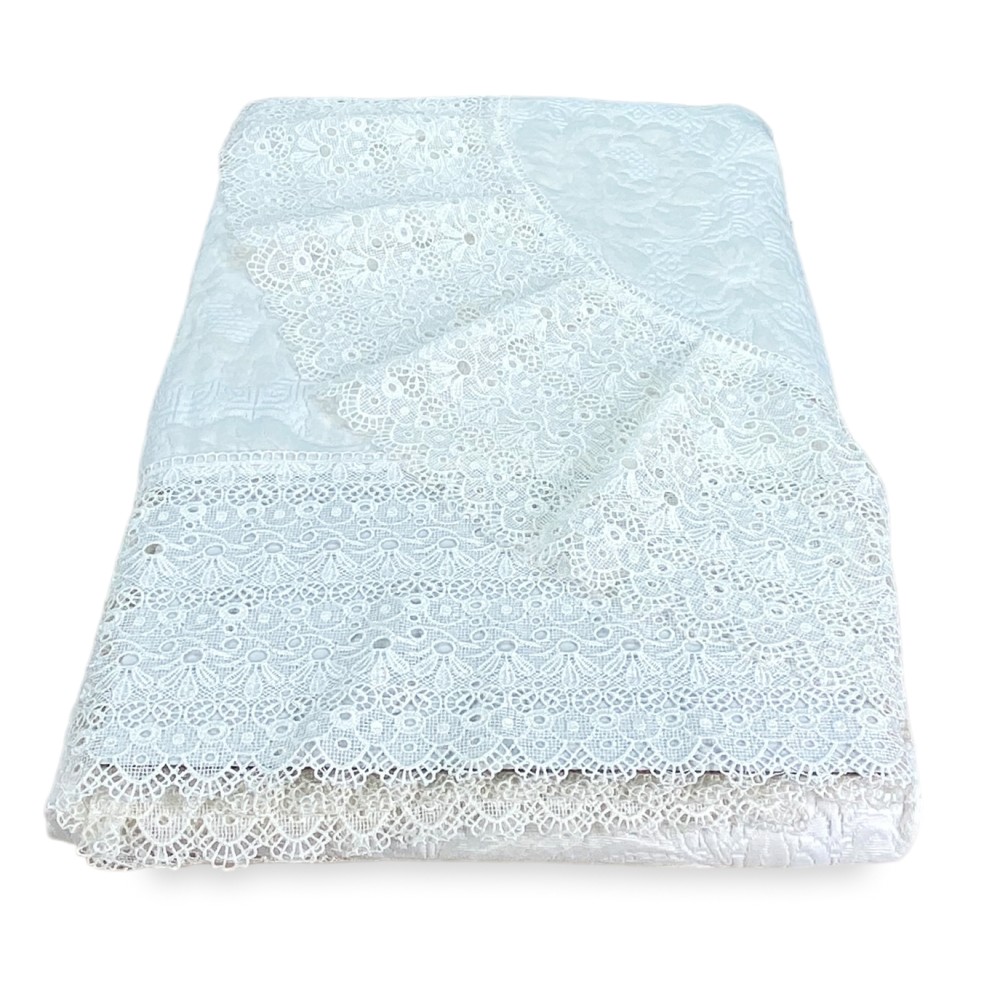 Macramé lace bedspread with high lace