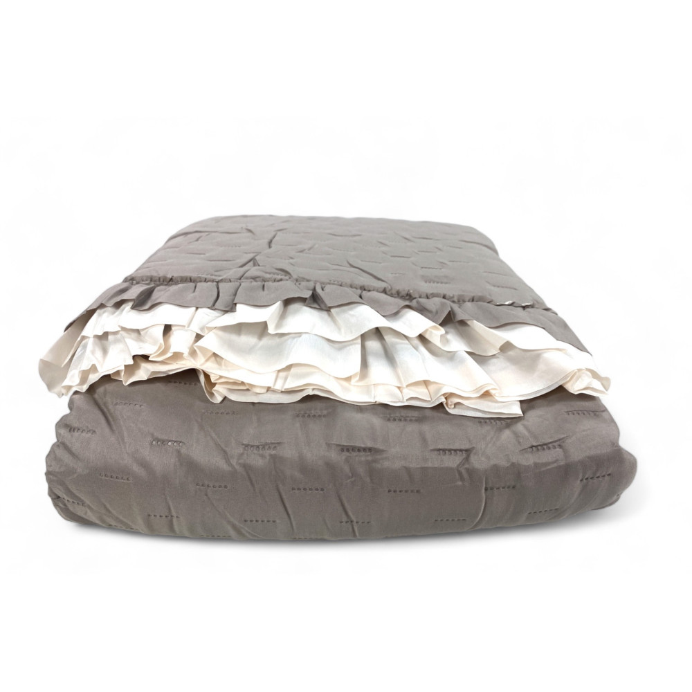 Gesteppte Tagesdecke mit Rüschen in Taupe/Creme Taupe/Creme