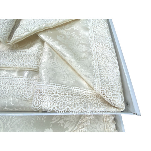 Set Letto Matrimoniale Regina - Lenzuola in Raso di Poliestere con Pizzo Macramè, Copriletto con Passamaneria, Made in Italy