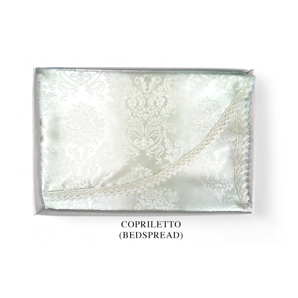 Set Letto Matrimoniale Regina - Lenzuola in Raso di Poliestere con Pizzo Macramè, Copriletto con Passamaneria, Made in Italy