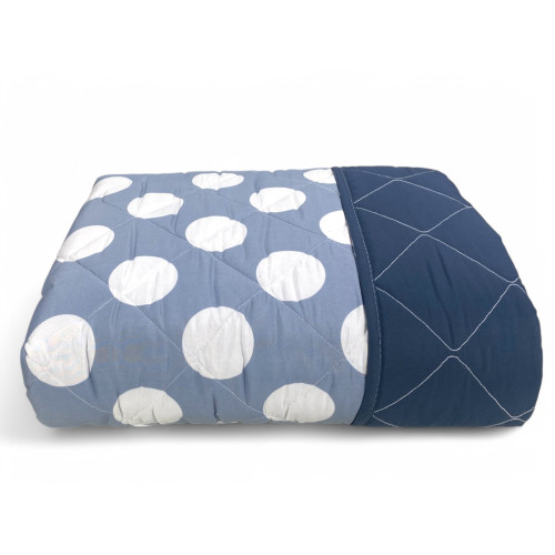 Détail en tissu de couvre-lit matelassé - motif à pois avec coutures en losange