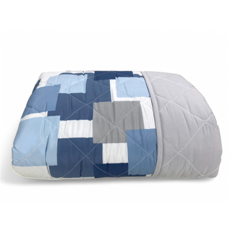 Couvre-lit matelassé à carreaux bleus – Design géométrique moderne avec des carreaux dans différentes nuances de bleu et de gris 2