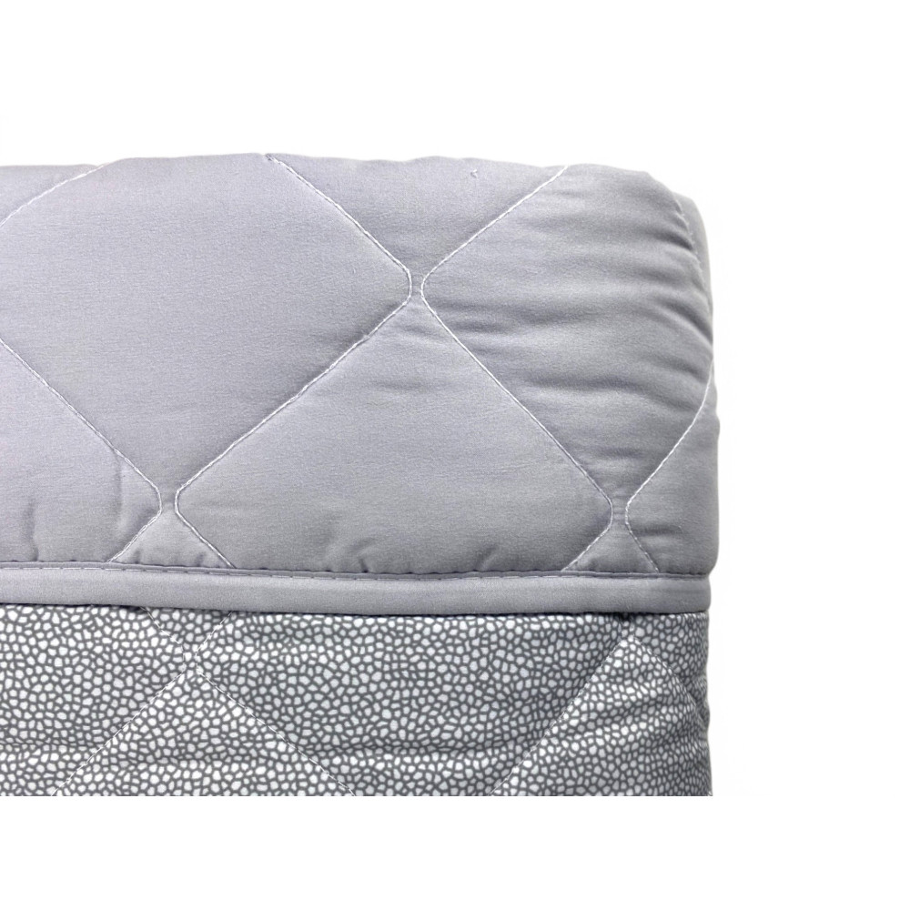 Quilting detail and 100 g/m² padding, guaranteed comfort in spring and summer