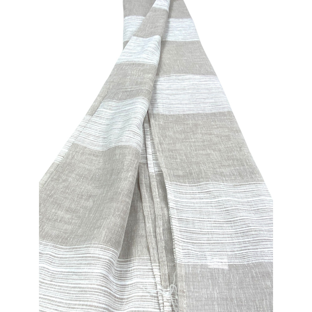 Gefaltete beige Monaco-Platte mit sichtbarem Stoff