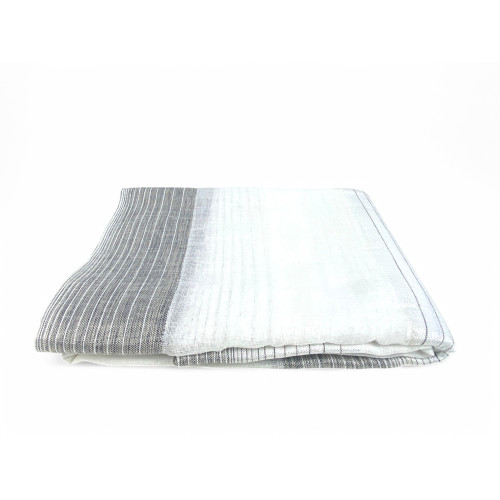 Elegante carpa con un moderno patrón de rayas y correas para un montaje versátil