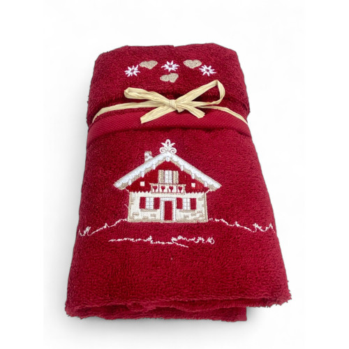 Serviette bourgogne avec broderie chalet tyrolienne et cœurs beiges dans le style montagnard