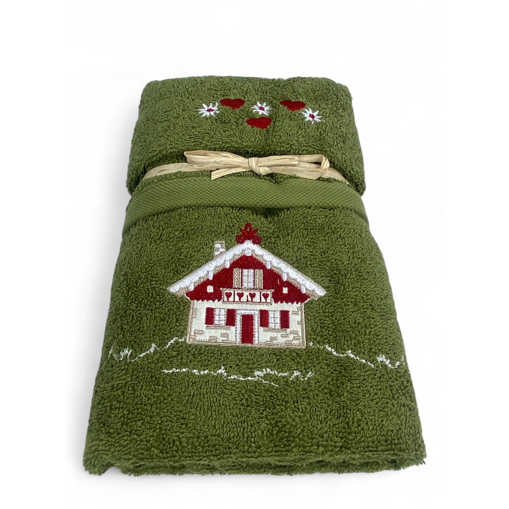 Serviette vert du Tyrol avec cœurs rouges et edelweiss brodé