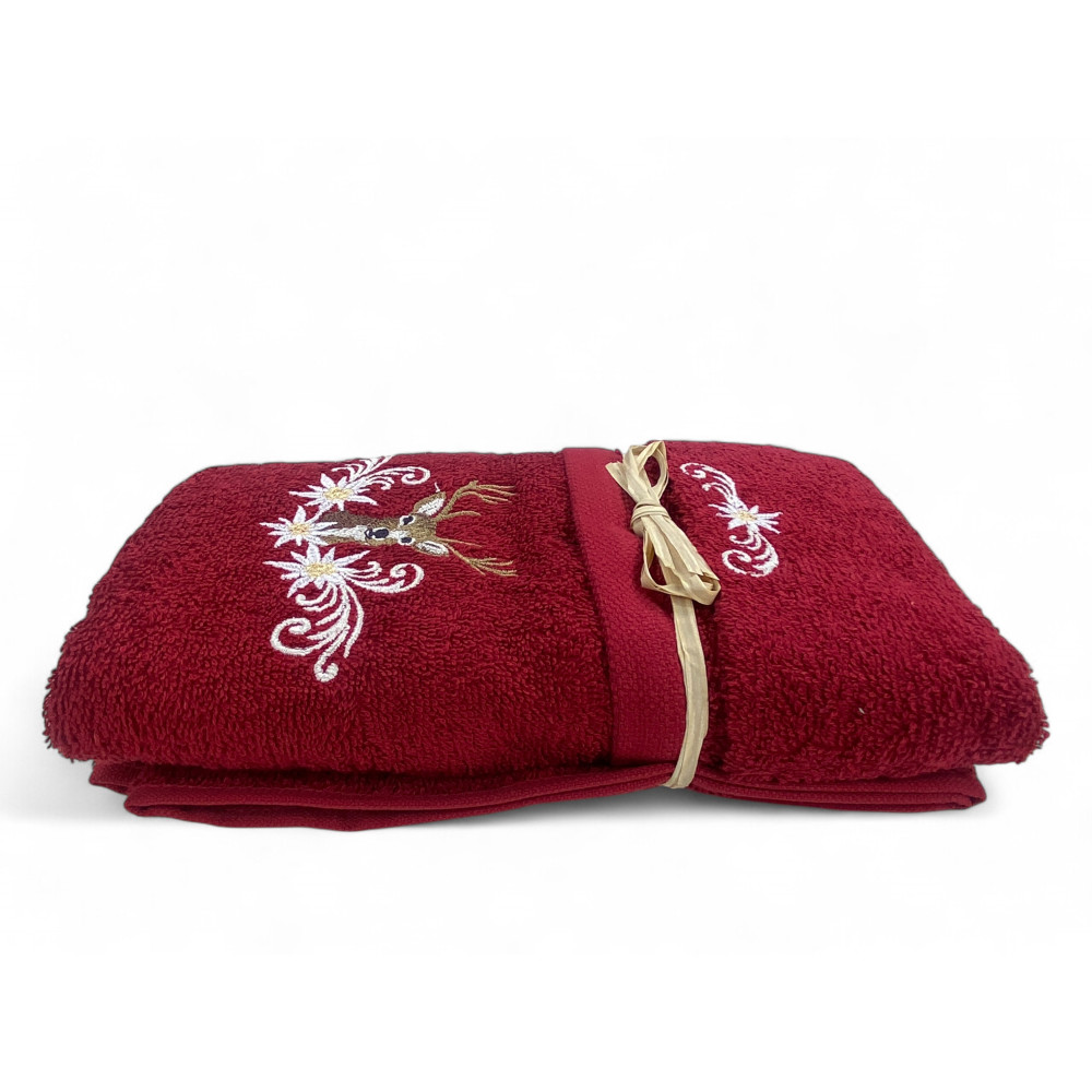Set bagno rosso bordeaux con cervo, ricami bianchi e dettagli tirolesi
