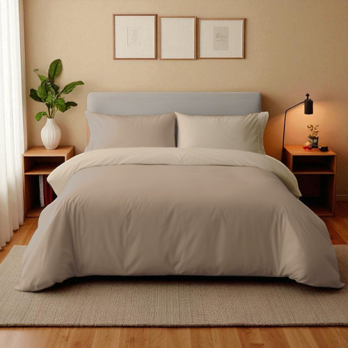 Focus on the practical openings in the Duotto Hazelnut and Dove Grey duvet cover, for easy insertion of the duvet.