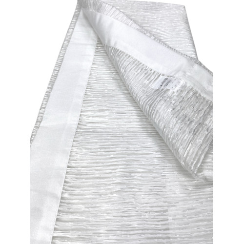 Détail des bords de couleur unie assortis du rideau Oscar White