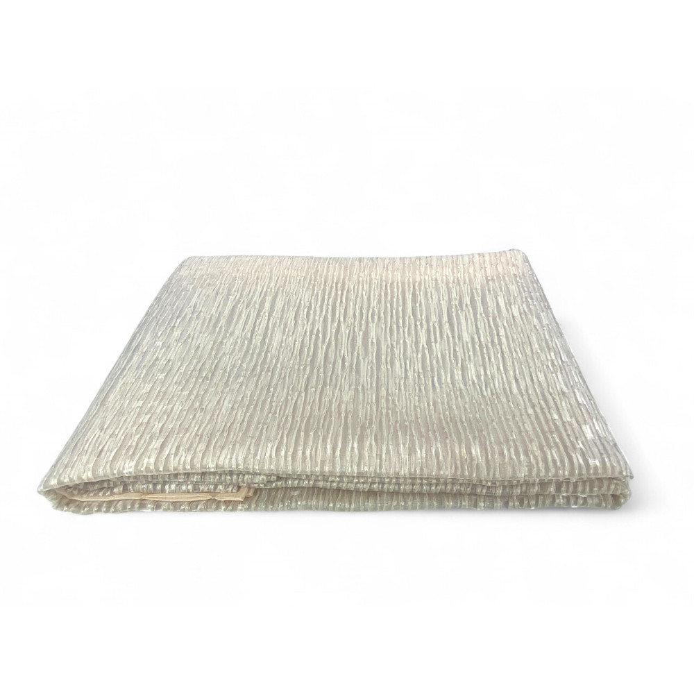 Matching solid color edge detail of the Oscar Beige curtain