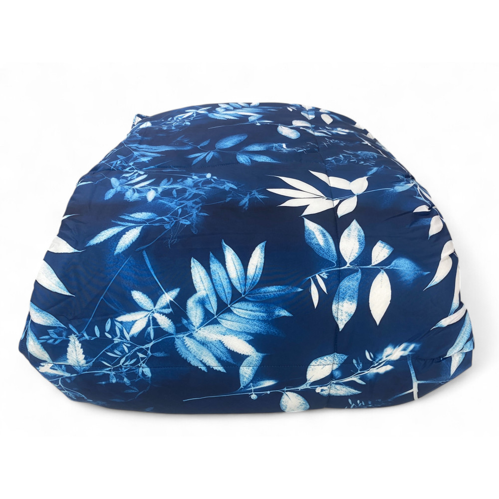 Stream Double Quilt 500 gr - elegantes blau-weißes Blumenmuster