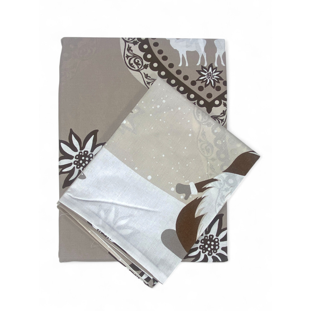 Beige Weihnachts-Bettbezugstasche - Tiroler Muster mit Elfen und alpinen Details