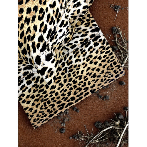 Détail en tissu imprimé animalier en 100 % coton naturel