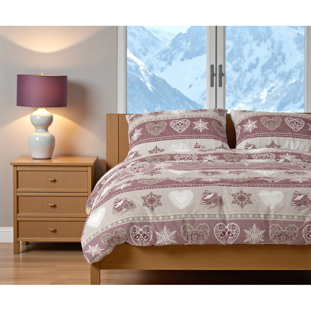 Detail aus Baumwollflanellstoff mit Herz, Schneeflocke und Berghütte