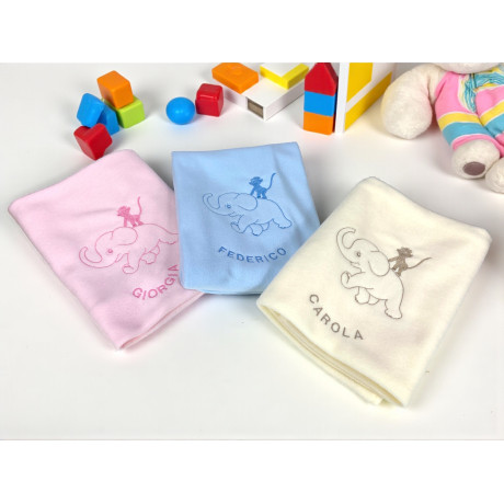Personalisierte Fleecedecke Elefant mit Namensstickerei