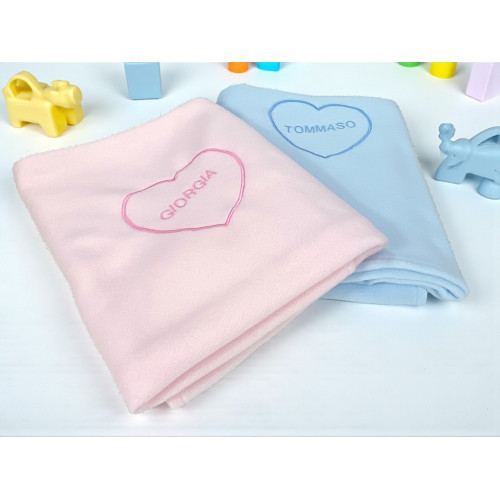 Housse polaire coeur personnalisée – Broderie prénom enfant/fille – Lit bébé de maternelle