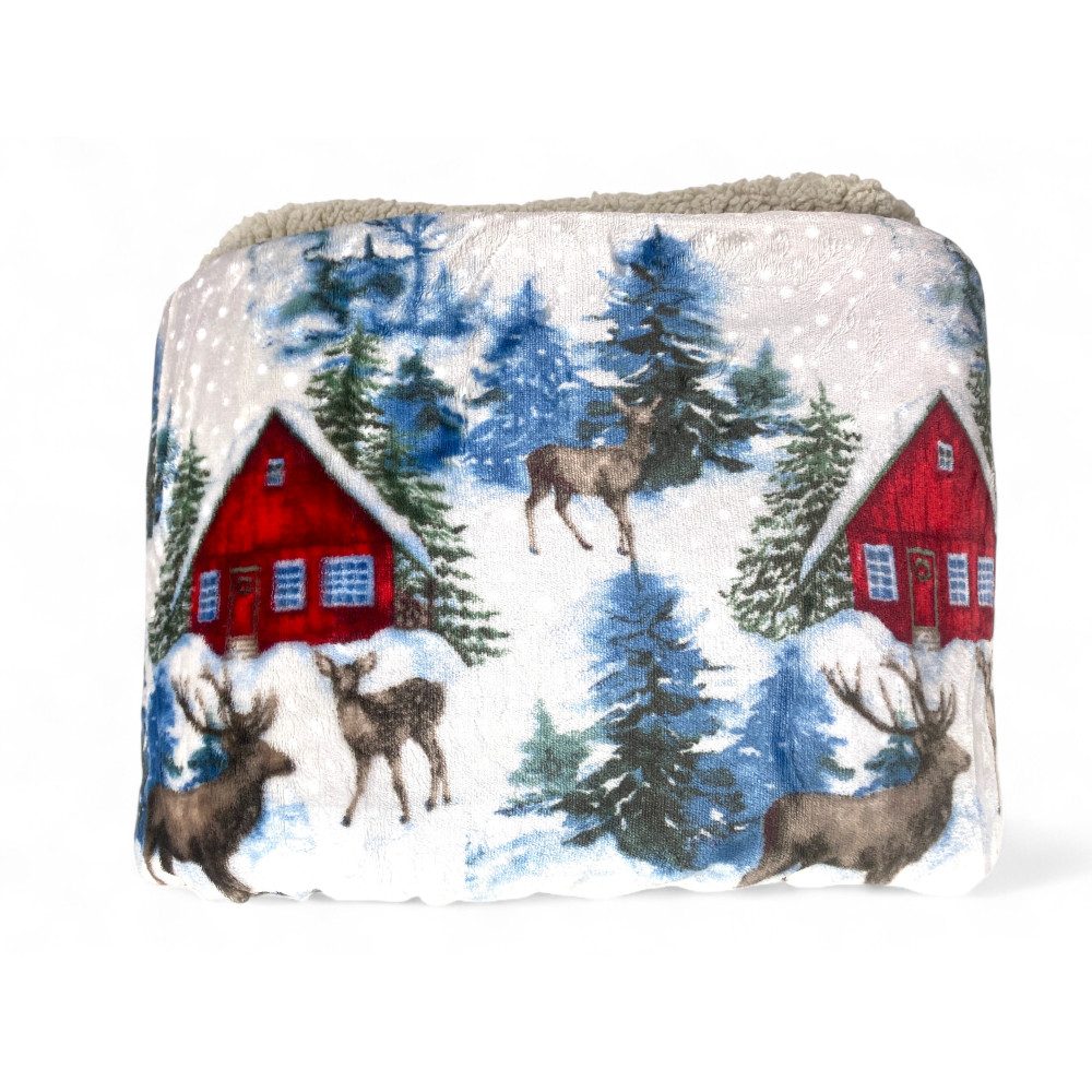 Sherpa Alpina Hut Plaid - Winter Fleece Decke mit Reh und verschneiten Hütten