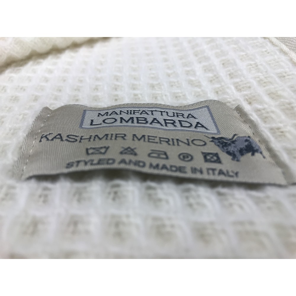 Merino and Kashmir wool fabric "anti-pilling" to the touch